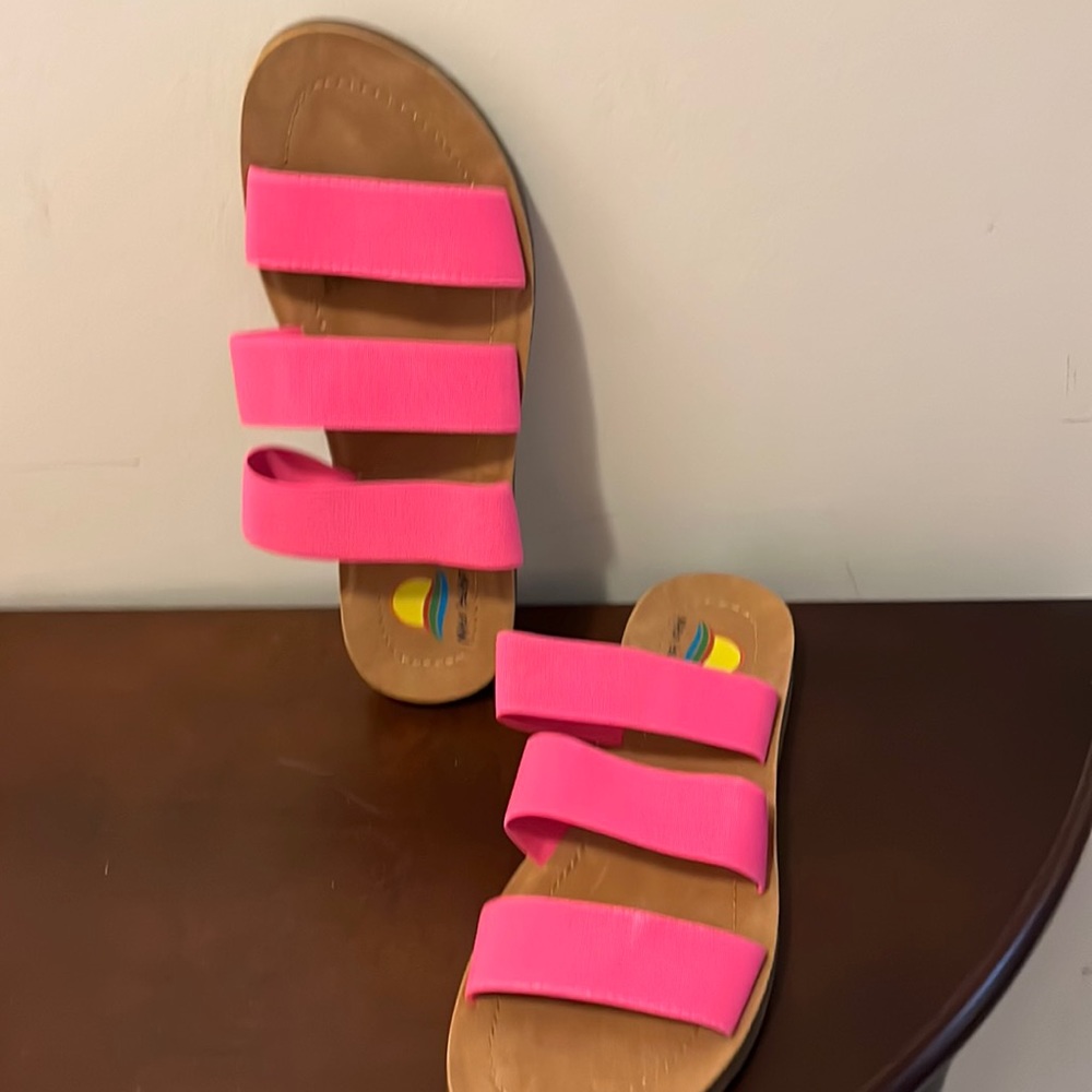 Pink flat sandals